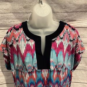 Laundry by Shelli Segal colorful dress with fun neckline. Sleeveless & lined M